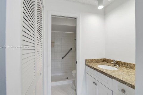 Villa ou maison à vendre à Hialeah, Floride: 2 chambres, 92.07 m2 № 1948476 - photo 14