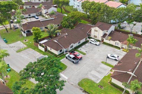 Villa ou maison à vendre à Hialeah, Floride: 2 chambres, 92.07 m2 № 1948476 - photo 27