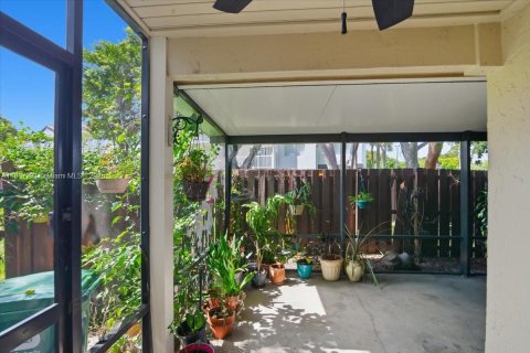 Villa ou maison à vendre à Hialeah, Floride: 2 chambres, 92.07 m2 № 1948476 - photo 24