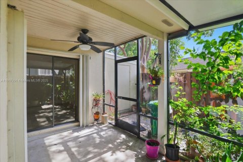 Villa ou maison à vendre à Hialeah, Floride: 2 chambres, 92.07 m2 № 1948476 - photo 26