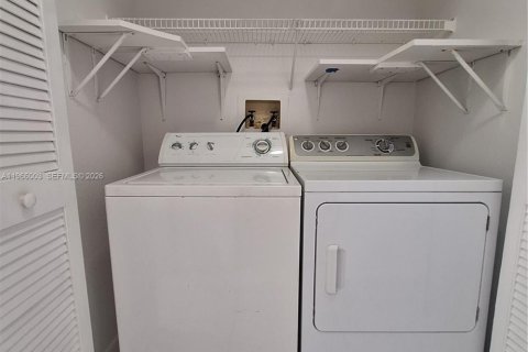Снять в аренду таунхаус в Хомстед, Флорида 2 спальни, 88.35м2, № 2079128 - фото 15