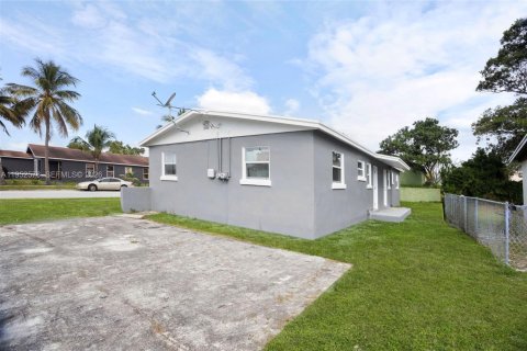 Immobilier commercial à vendre à Riviera Beach, Floride: 115.94 m2 № 2089949 - photo 6