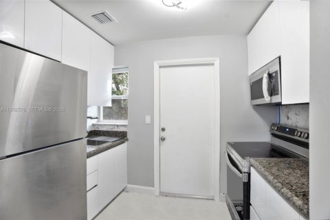 Immobilier commercial à vendre à Riviera Beach, Floride: 115.94 m2 № 2089949 - photo 11