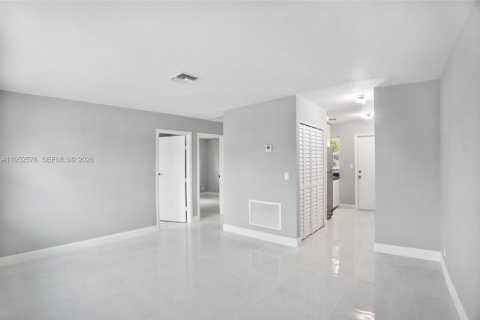 Immobilier commercial à vendre à Riviera Beach, Floride: 115.94 m2 № 2089949 - photo 10