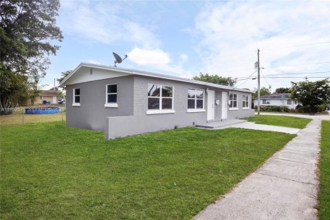 Immobilier commercial à vendre à Riviera Beach, Floride: 115.94 m2 № 2089949 - photo 3