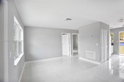 Immobilier commercial à vendre à Riviera Beach, Floride: 115.94 m2 № 2089949 - photo 8