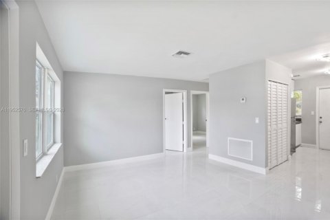Immobilier commercial à vendre à Riviera Beach, Floride: 115.94 m2 № 2089949 - photo 9