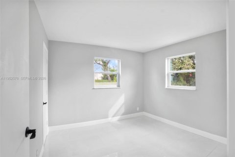 Immobilier commercial à vendre à Riviera Beach, Floride: 115.94 m2 № 2089949 - photo 24