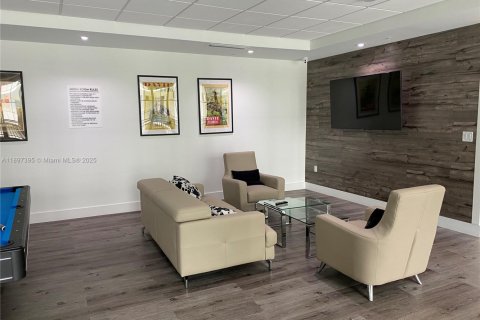 Condo in Davie, Florida, 1 bedroom № 2081545 - photo 17