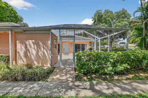 Купить виллу или дом в Палм-Бич-Гарденс, Флорида 2 спальни, 107.02м2, № 2059582 - фото 4