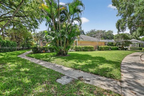 Купить виллу или дом в Палм-Бич-Гарденс, Флорида 2 спальни, 107.02м2, № 2059582 - фото 2