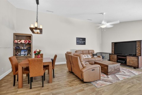 Купить виллу или дом в Палм-Бич-Гарденс, Флорида 2 спальни, 107.02м2, № 2059582 - фото 14