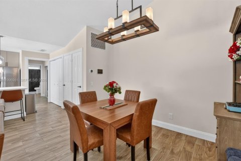 Купить виллу или дом в Палм-Бич-Гарденс, Флорида 2 спальни, 107.02м2, № 2059582 - фото 15