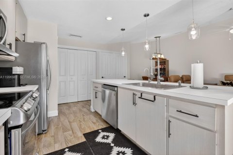 Купить виллу или дом в Палм-Бич-Гарденс, Флорида 2 спальни, 107.02м2, № 2059582 - фото 22