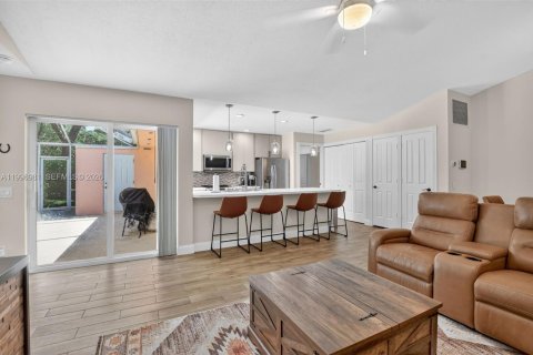 Купить виллу или дом в Палм-Бич-Гарденс, Флорида 2 спальни, 107.02м2, № 2059582 - фото 11