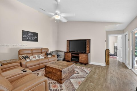 Купить виллу или дом в Палм-Бич-Гарденс, Флорида 2 спальни, 107.02м2, № 2059582 - фото 12