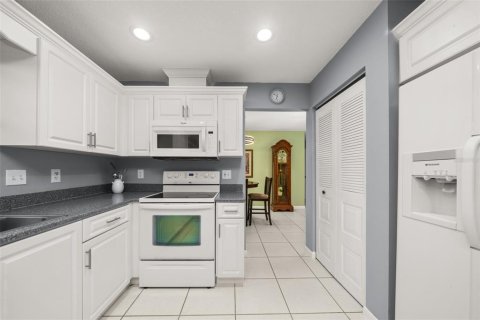 House in Sebring, Florida 2 bedrooms, 127.46 sq.m. № 1778435 - photo 7