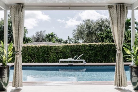 House in Miami, Florida 4 bedrooms, 174.19 sq.m. № 2030960 - photo 23