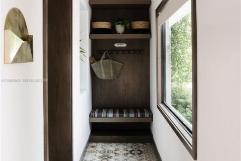 House in Miami, Florida 4 bedrooms, 174.19 sq.m. № 2030960 - photo 4