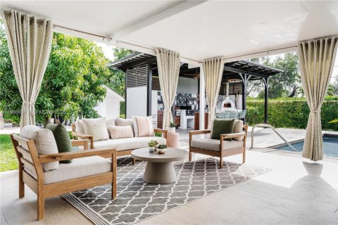 House in Miami, Florida 4 bedrooms, 174.19 sq.m. № 2030960 - photo 20
