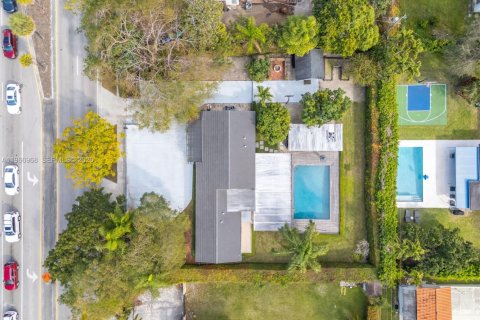 House in Miami, Florida 4 bedrooms, 174.19 sq.m. № 2030960 - photo 27