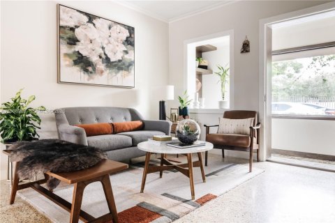 House in Miami, Florida 4 bedrooms, 174.19 sq.m. № 2030960 - photo 5