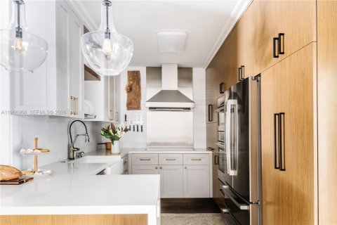 House in Miami, Florida 4 bedrooms, 174.19 sq.m. № 2030960 - photo 7