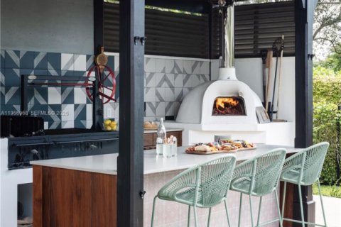 House in Miami, Florida 4 bedrooms, 174.19 sq.m. № 2030960 - photo 22