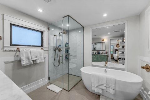 House in Miami, Florida 4 bedrooms, 174.19 sq.m. № 2030960 - photo 16