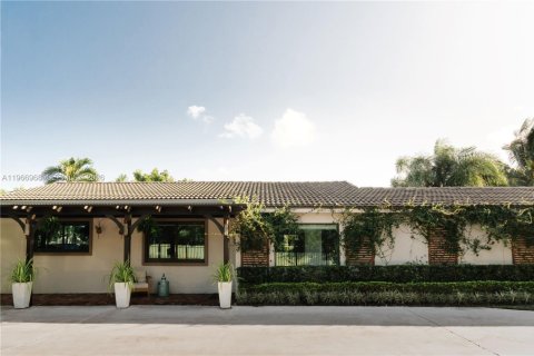House in Miami, Florida 4 bedrooms, 174.19 sq.m. № 2030960