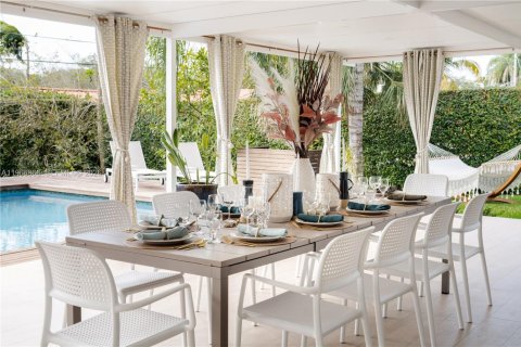 House in Miami, Florida 4 bedrooms, 174.19 sq.m. № 2030960 - photo 21