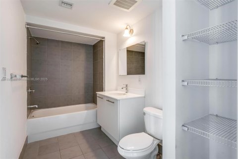Copropriété à louer à Miami, Floride: 2 chambres, 102.1 m2 № 1939292 - photo 17