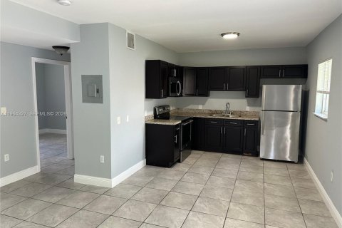 Commercial property in Miami, Florida 122.91 sq.m. № 2025906 - photo 10