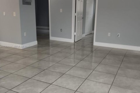 Commercial property in Miami, Florida 122.91 sq.m. № 2025906 - photo 9