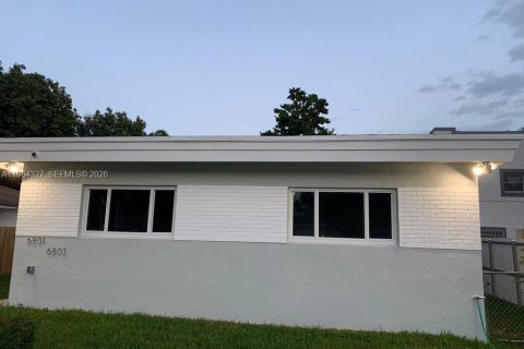 Commercial property in Miami, Florida 122.91 sq.m. № 2025906 - photo 2