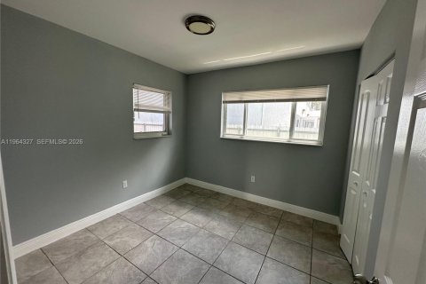 Commercial property in Miami, Florida 122.91 sq.m. № 2025906 - photo 12