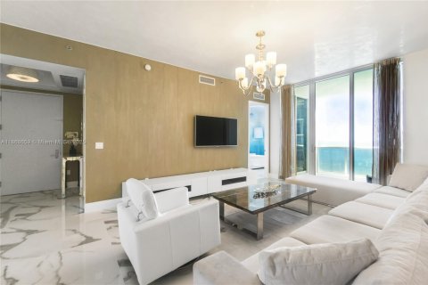 Condo in Sunny Isles Beach, Florida, 2 bedrooms  № 1897516 - photo 9