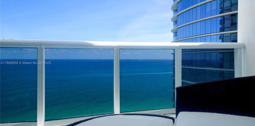 Condo in Sunny Isles Beach, Florida, 2 bedrooms № 1897516