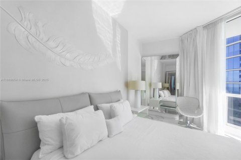 Condo in Sunny Isles Beach, Florida, 2 bedrooms  № 1897516 - photo 29