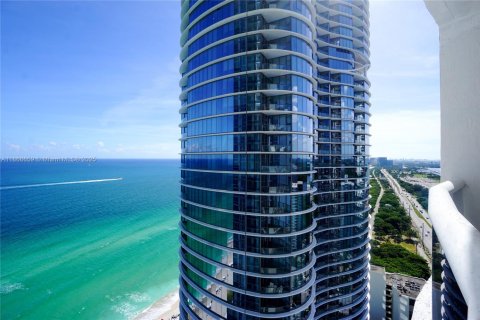 Condo in Sunny Isles Beach, Florida, 2 bedrooms  № 1897516 - photo 12