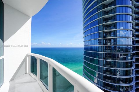 Condo in Sunny Isles Beach, Florida, 2 bedrooms  № 1897516 - photo 13