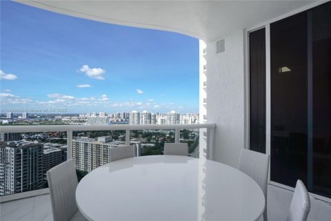 Condo in Sunny Isles Beach, Florida, 2 bedrooms  № 1897516 - photo 17