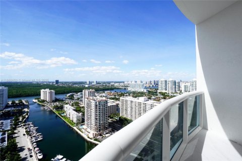 Condo in Sunny Isles Beach, Florida, 2 bedrooms  № 1897516 - photo 15
