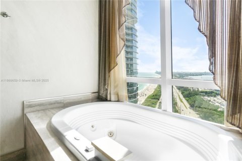 Condo in Sunny Isles Beach, Florida, 2 bedrooms  № 1897516 - photo 28