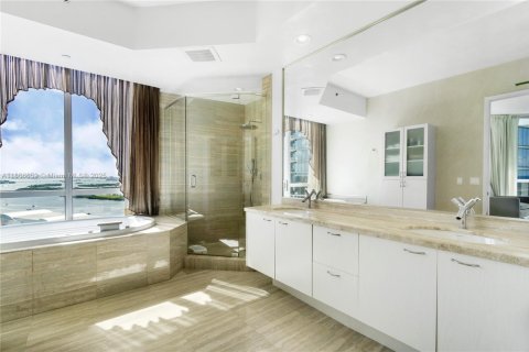 Condo in Sunny Isles Beach, Florida, 2 bedrooms  № 1897516 - photo 26