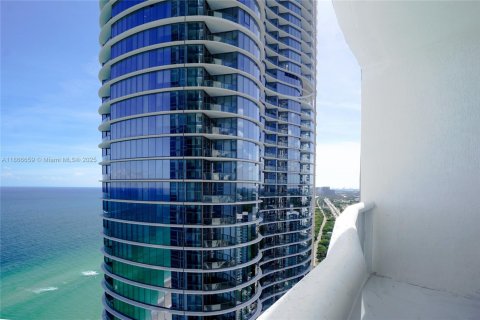 Condo in Sunny Isles Beach, Florida, 2 bedrooms  № 1897516 - photo 11