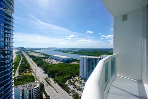 Condo in Sunny Isles Beach, Florida, 2 bedrooms  № 1897516 - photo 14