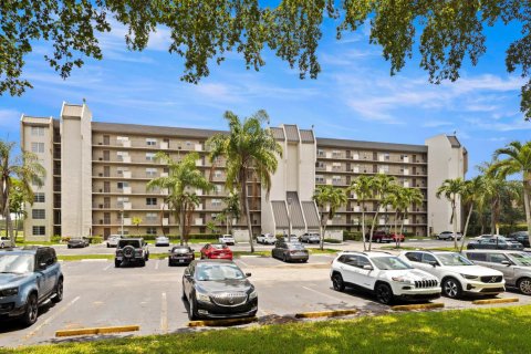 Condo in Davie, Florida, 2 bedrooms № 2246562 - photo 2