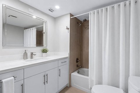 Condo in Davie, Florida, 2 bedrooms № 2246562 - photo 12