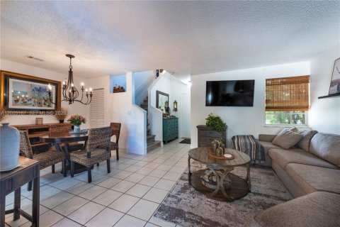 Touwnhouse à vendre à Cutler Bay, Floride: 3 chambres, 120.12 m2 № 2069618 - photo 5